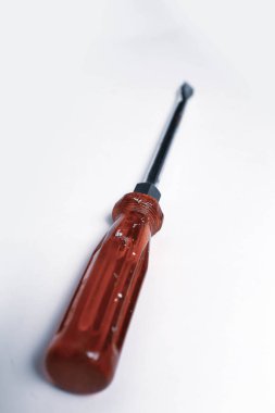 Plastik saplı tornavida.