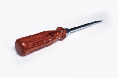 Plastik saplı tornavida.