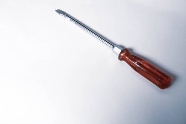 Plastik saplı tornavida.