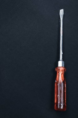 Plastik saplı tornavida.