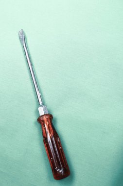 Plastik saplı tornavida.