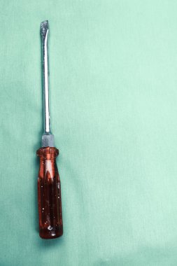 Plastik saplı tornavida.