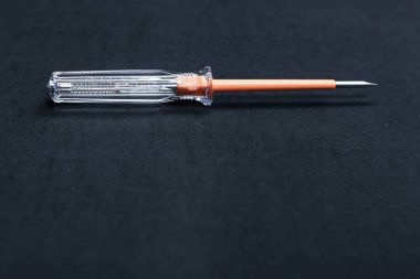 Plastik saplı tornavida.