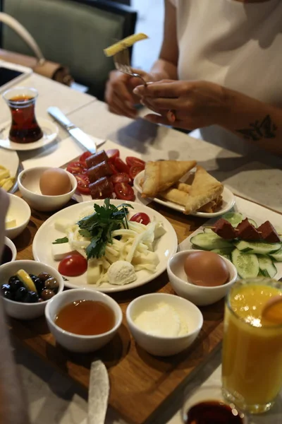 Reichhaltiges Und Köstliches Türkisches Frühstück — Stockfoto