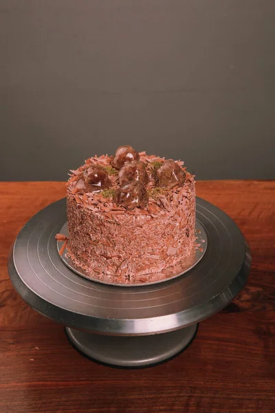 Tabuleiro Com Delicioso Bolo Mesa — Fotografia de Stock