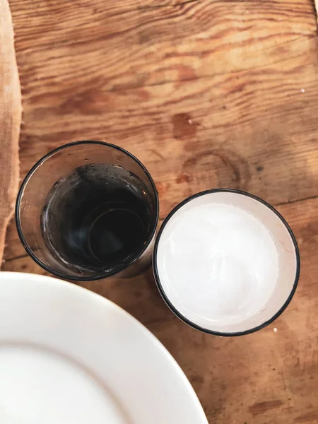 Özel Alkollü Çkili Rakılı Türk Yunan Geleneksel Yemek Masası Uzo — Stok fotoğraf
