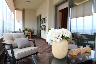 Modern balkon terasının içi