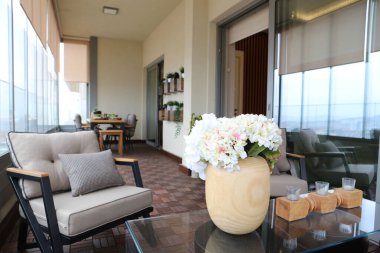 Modern balkon terasının içi
