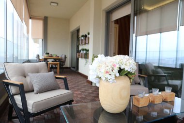 Modern balkon terasının içi