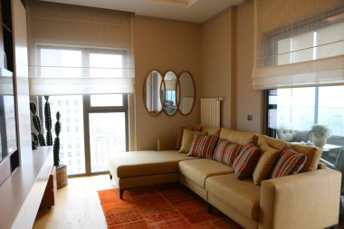 Modern oturma odasının içi.