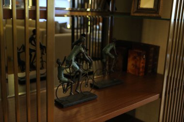 Modern oturma odasının içi.