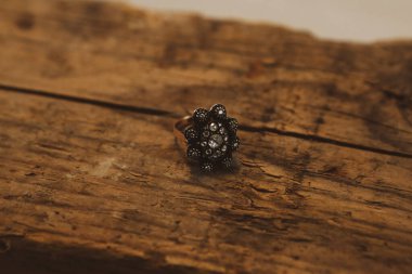 Elmas Mücevherler ve Moda Mücevherleri