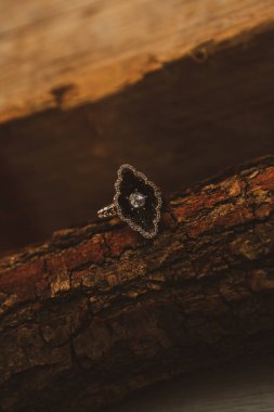 Elmas Mücevherler ve Moda Mücevherleri