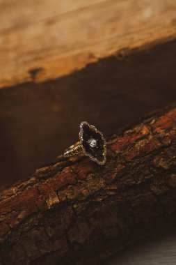 Elmas Mücevherler ve Moda Mücevherleri