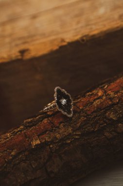 Elmas Mücevherler ve Moda Mücevherleri