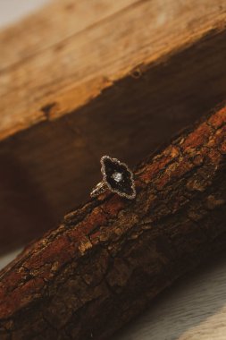 Elmas Mücevherler ve Moda Mücevherleri