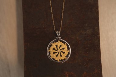 Elmas Mücevherler ve Moda Mücevherleri