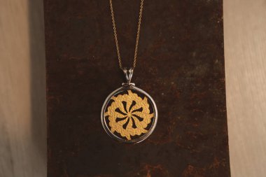 Elmas Mücevherler ve Moda Mücevherleri