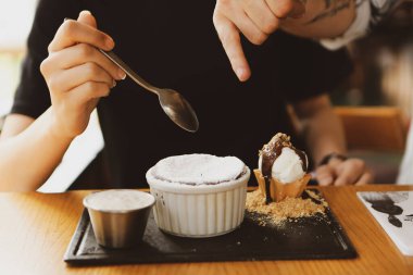 dondurma çikolatalı sufle