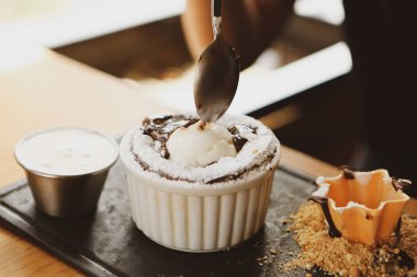 dondurma çikolatalı sufle