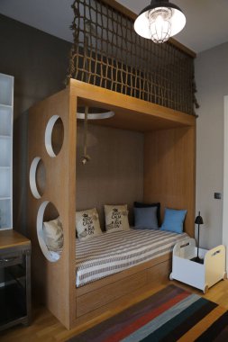 Modern çocuk odasının içi.