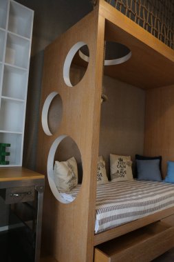 Modern çocuk odasının içi.