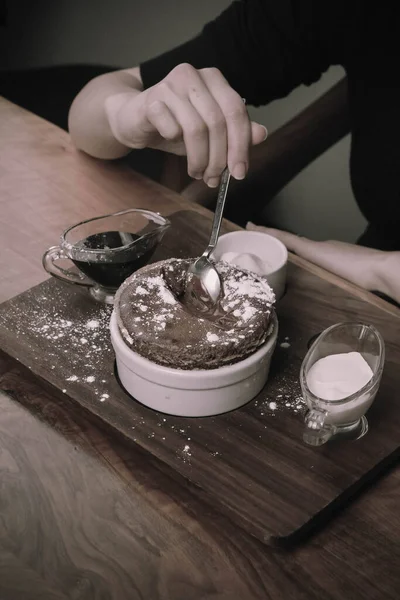 Chocolade Souffle Met Ijs — Stockfoto