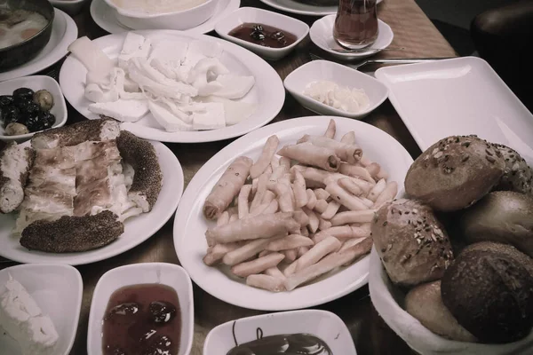 豊富なおいしいトルコ式の朝食 — ストック写真