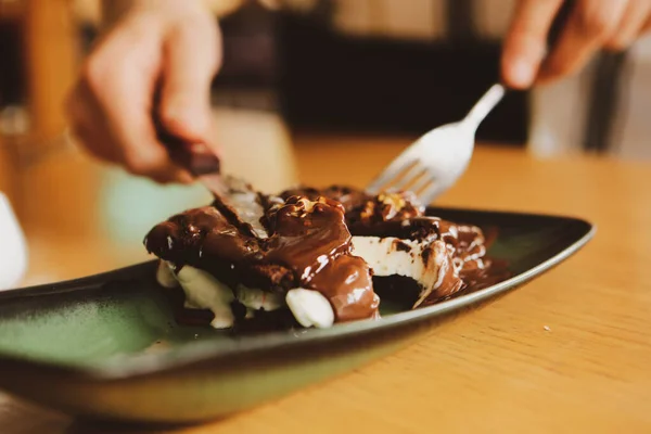 冰淇淋巧克力蛋奶酥 — 图库照片