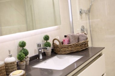 Lüks bir otel odası.