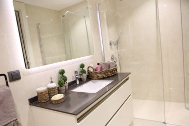 Lüks bir otel odası.