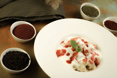 Türk mantı manlama plaka üzerinde