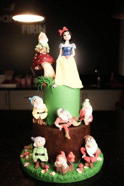 Masada lezzetli bir pasta var.