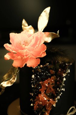 Masada lezzetli bir pasta var.