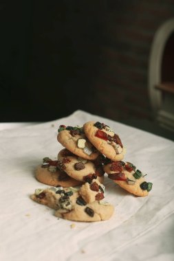 Koyu çikolata parçaları ile tanımlama