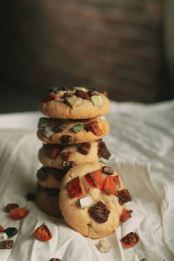 Koyu çikolata parçaları ile tanımlama