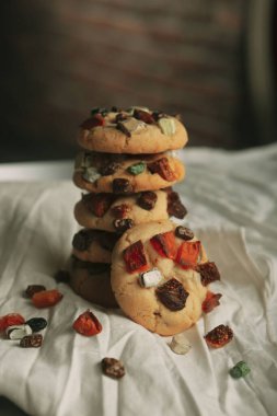 Koyu çikolata parçaları ile tanımlama