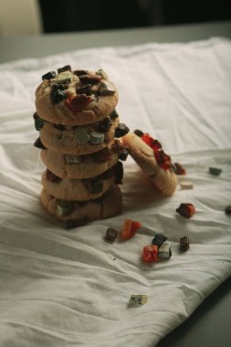 Koyu çikolata parçaları ile tanımlama