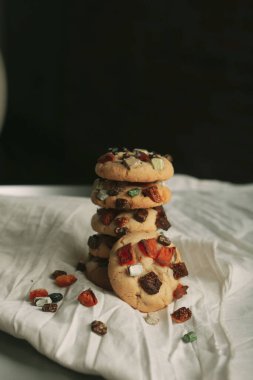 Koyu çikolata parçaları ile tanımlama