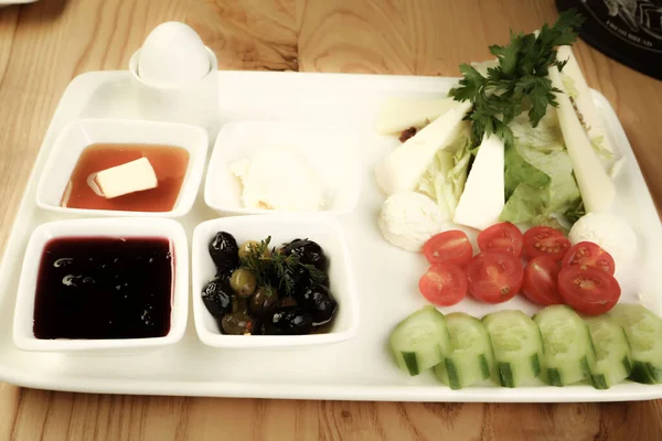 zengin ve leziz Türk Kahvaltı