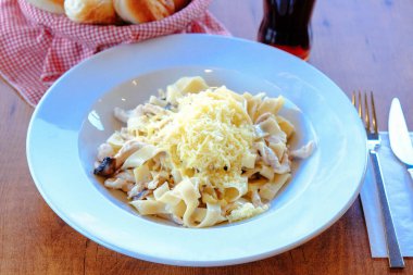 Lezzetli soslu lezzetli klasik İtalyan makarnası..