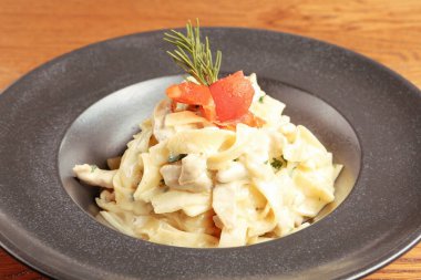 Lezzetli soslu lezzetli klasik İtalyan makarnası..