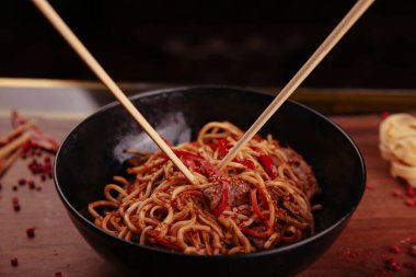 Lezzetli soslu lezzetli klasik İtalyan makarnası..