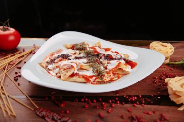 Lezzetli soslu lezzetli klasik İtalyan makarnası..