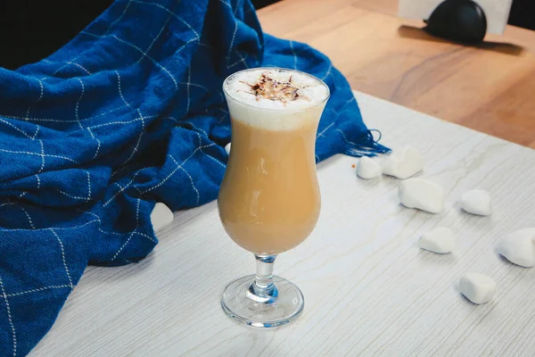 Eiskaffee Mit Milch Eiskaffee Latte Frau Hält Glas Eiskaffee Der — Stockfoto