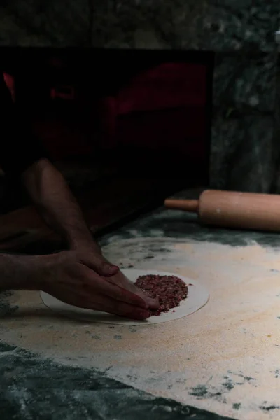 Göra Turkisk Pizza Eller Lahmacun Snabbmat Och Populär Gatumat Medelhavsländerna — Stockfoto