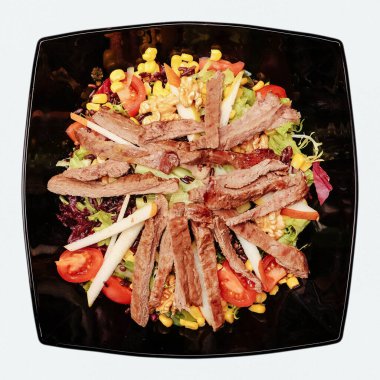 Taze salata tabağı ile karışık yeşillik