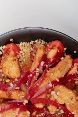 Taze salata tabağı ile karışık yeşillik