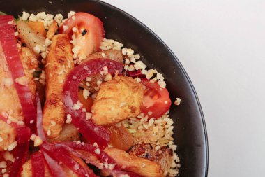 Taze salata tabağı ile karışık yeşillik