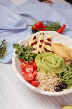 Taze salata tabağı ile karışık yeşillik